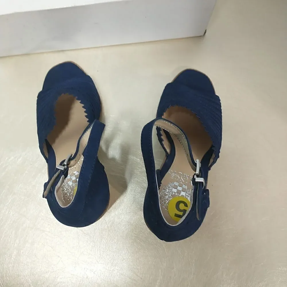 Vince Camuto Dovina Heels Woman's SZ 5M Blue . Condition is Pre-owned
